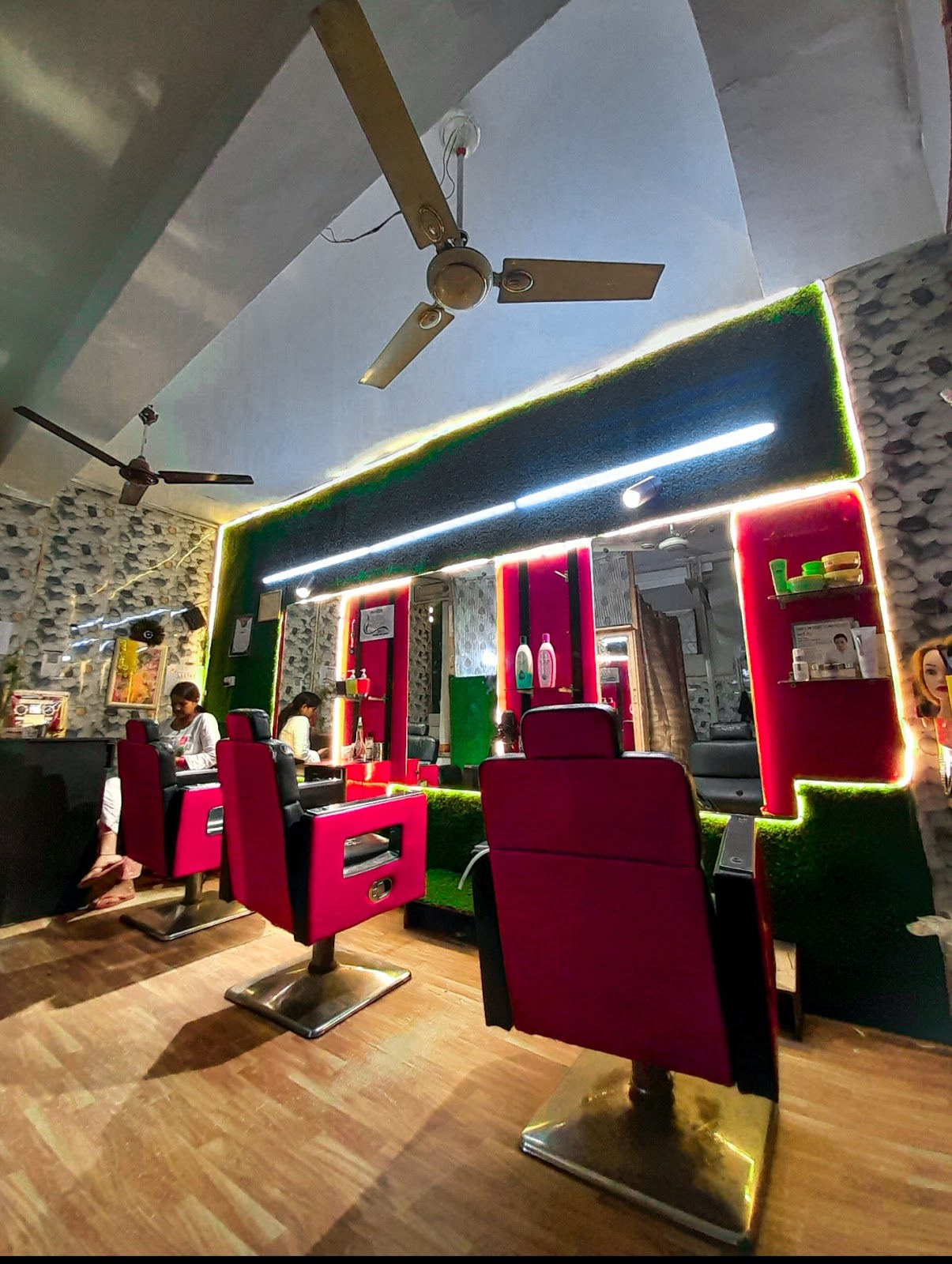 Beauty & Glossy Parlour